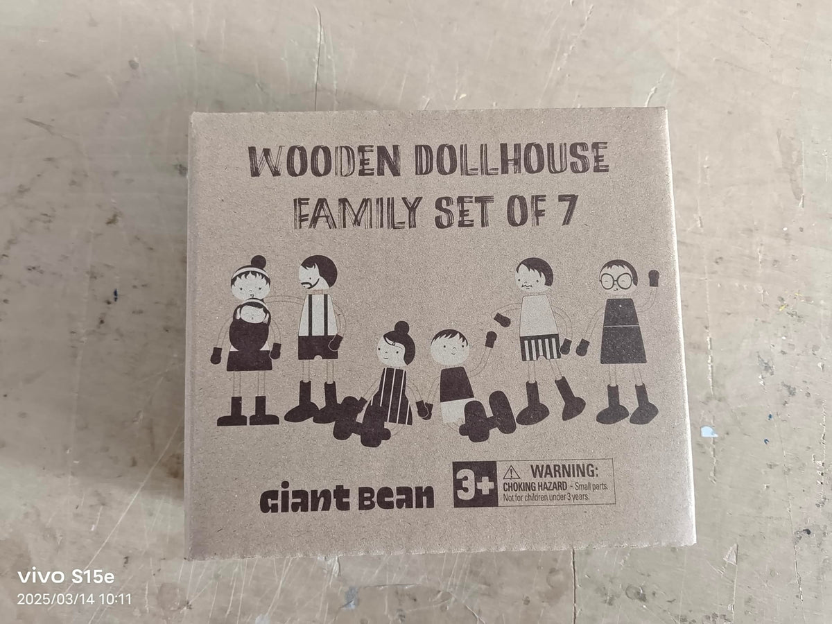 Wooden Family Dolls Set of 7 L511